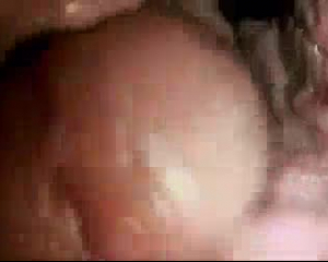 स्वीट गोरी महिला कैमरे के सामने अपनी शानदार अधोवस्त्र और टपकती हुई गीली चूत को दिखाती है।