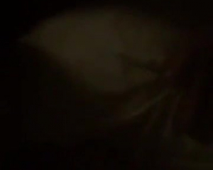Gicky गोरा कैमरे के सामने एक रबर डिल्डो को चूस रहा है और इसका बहुत आनंद ले रहा है।