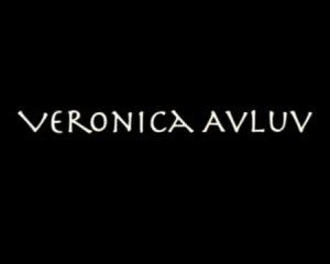 वेरोनिका Avluv सकिंग एक कठिन कॉक