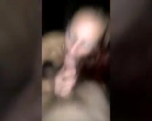 गोरा सेक्स बम मैरी बेल कैमरे पर एक झलक लेता है और उसकी मुंडा चूत को उंगलियां देता है।
