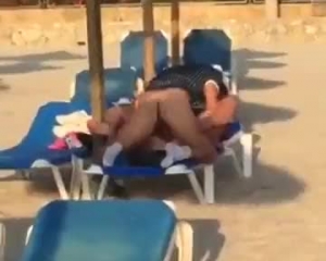 सार्वजनिक समुद्र तट पर समलैंगिक कमबख्त