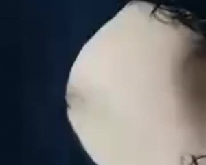 बहुत ही आकर्षक सेक्स देवी को कैमरे पर मिठाई खिलाई गई