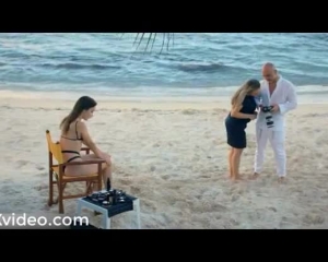 Kiara मिया अच्छी तरह से सार्वजनिक सेक्स समुद्र तट में साफ किया