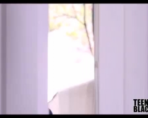 दृश्यरतिक वीडियो एक काले लड़के को दो लंड Sniffing दिखाता है।