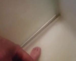 लाल होंठ के साथ मीठे श्यामला कैमरे के सामने, एक होटल के कमरे में सेक्स कर रहा है।