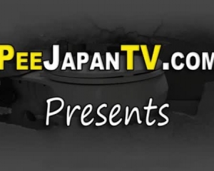 जापान के अद्भुत एशियाई फ़्लॉज़ी सार्वजनिक स्थानों पर वायोरियस एशियाई यात्रा द्वारा सेवित हो जाते हैं