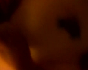 एक अजनबी द्वारा कैमरे पर बड़ी नकली स्तन लड़की बकवास
