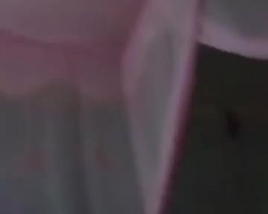 एक गुप्त फोन सेक्स सत्र के दौरान मिकी योशीदा एक समान पहने हुए और एक विशाल डिक की सवारी कर रहा है
