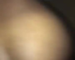 बड़े Titted, आबनूस लड़की स्टूडियो में कैमरे के सामने Assfucked हो रही है