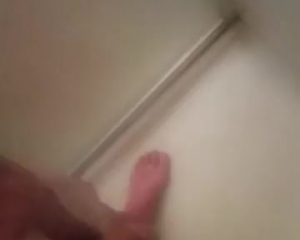 बाथटब में दो एशियाई लड़कियां और उनके सींग का साथी एक गहन सेक्स कार्रवाई कर रहे हैं