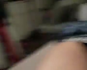 गोरा वेश्या कैमरे के सामने एक डिक चूस रहा है, और वह इसे पाने के लिए योग्य है
