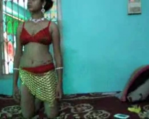 पड़ोसी द्वारा भारतीय सुंदर लड़की तबाह