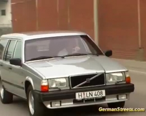 जर्मन मम्मी कार लवमेकिंग के लिए उठाया
